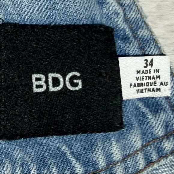BDG Urban Outfitters Light Wash Denim Overalls 34 - Picture 2 of 8